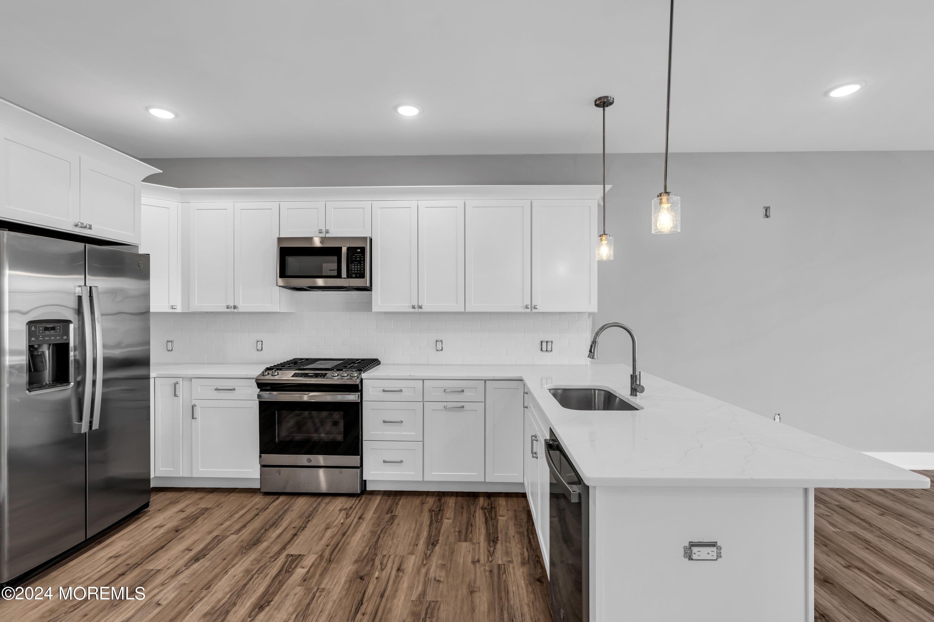 33 Union Avenue, 208