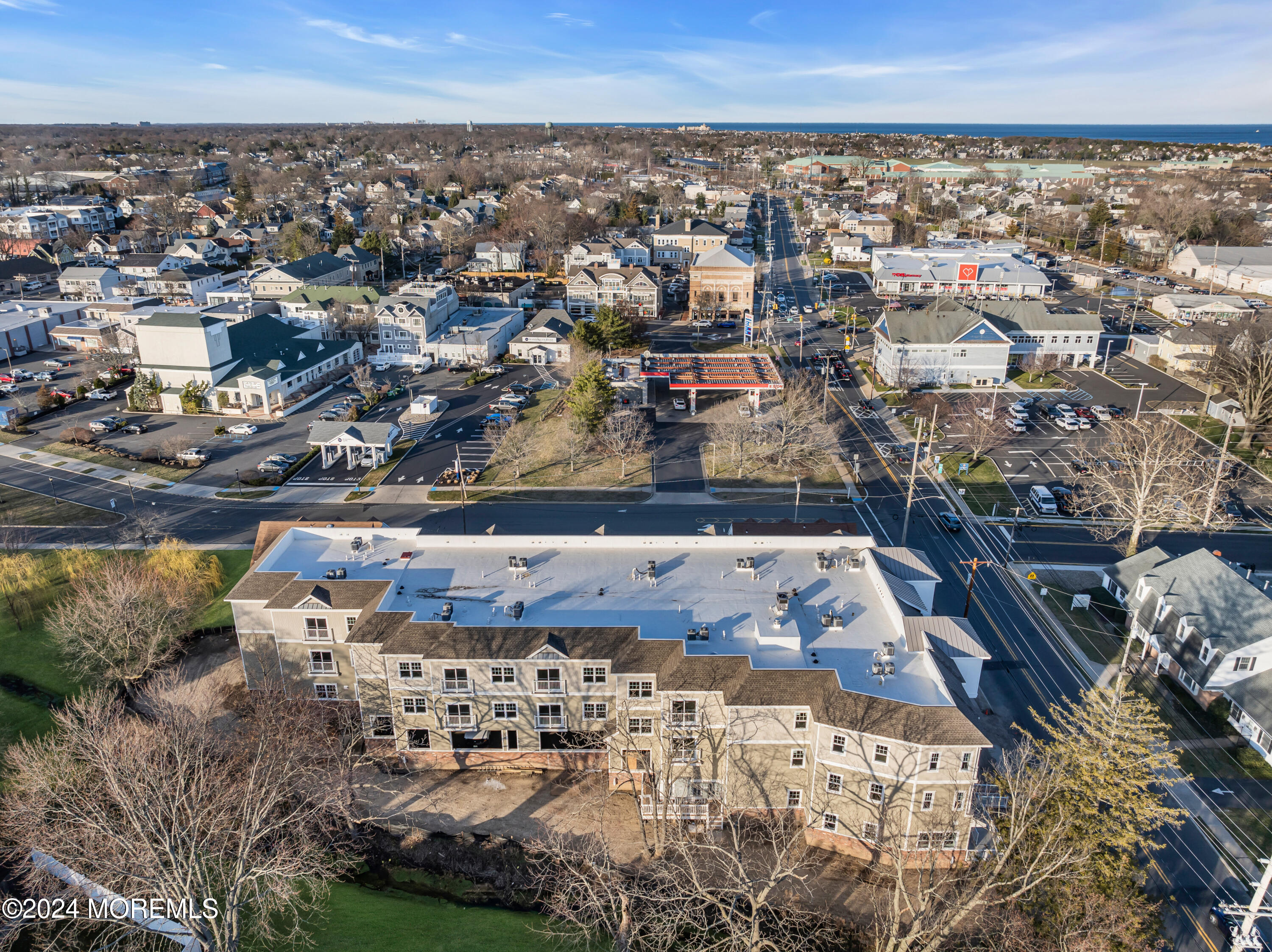 33 Union Avenue, 208