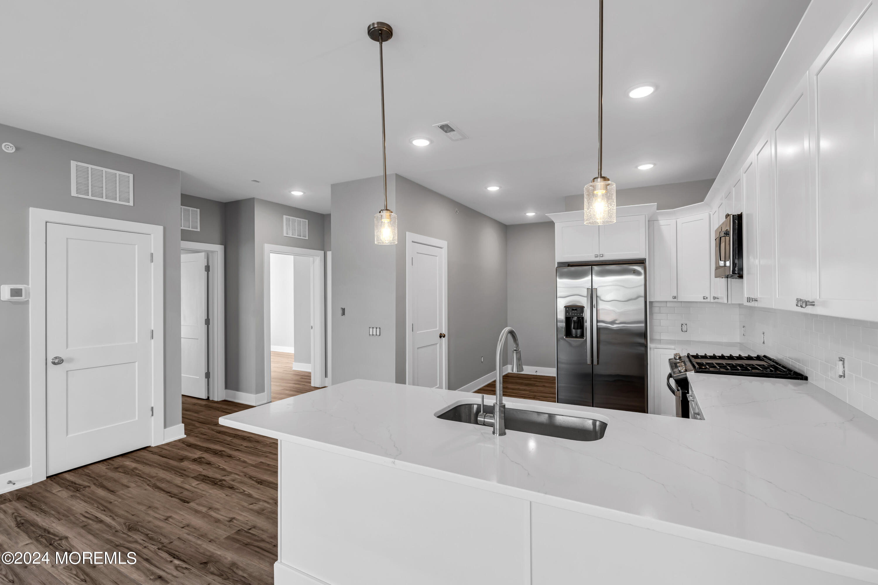 33 Union Avenue, 208