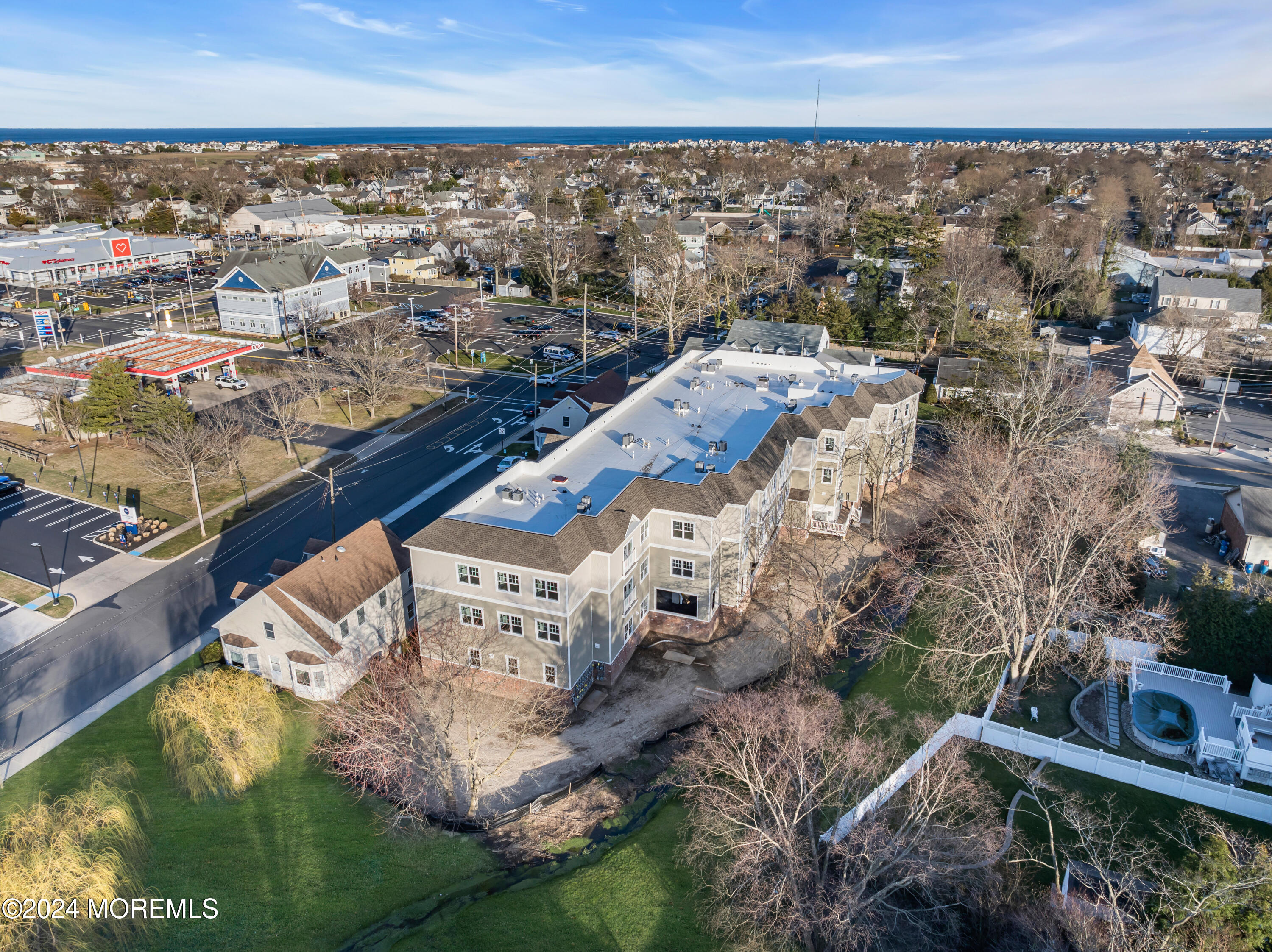 33 Union Avenue, 208