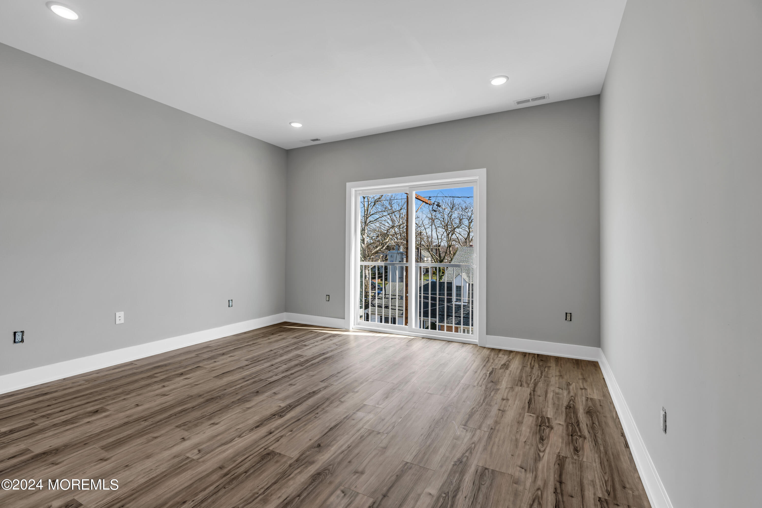 33 Union Avenue, 208