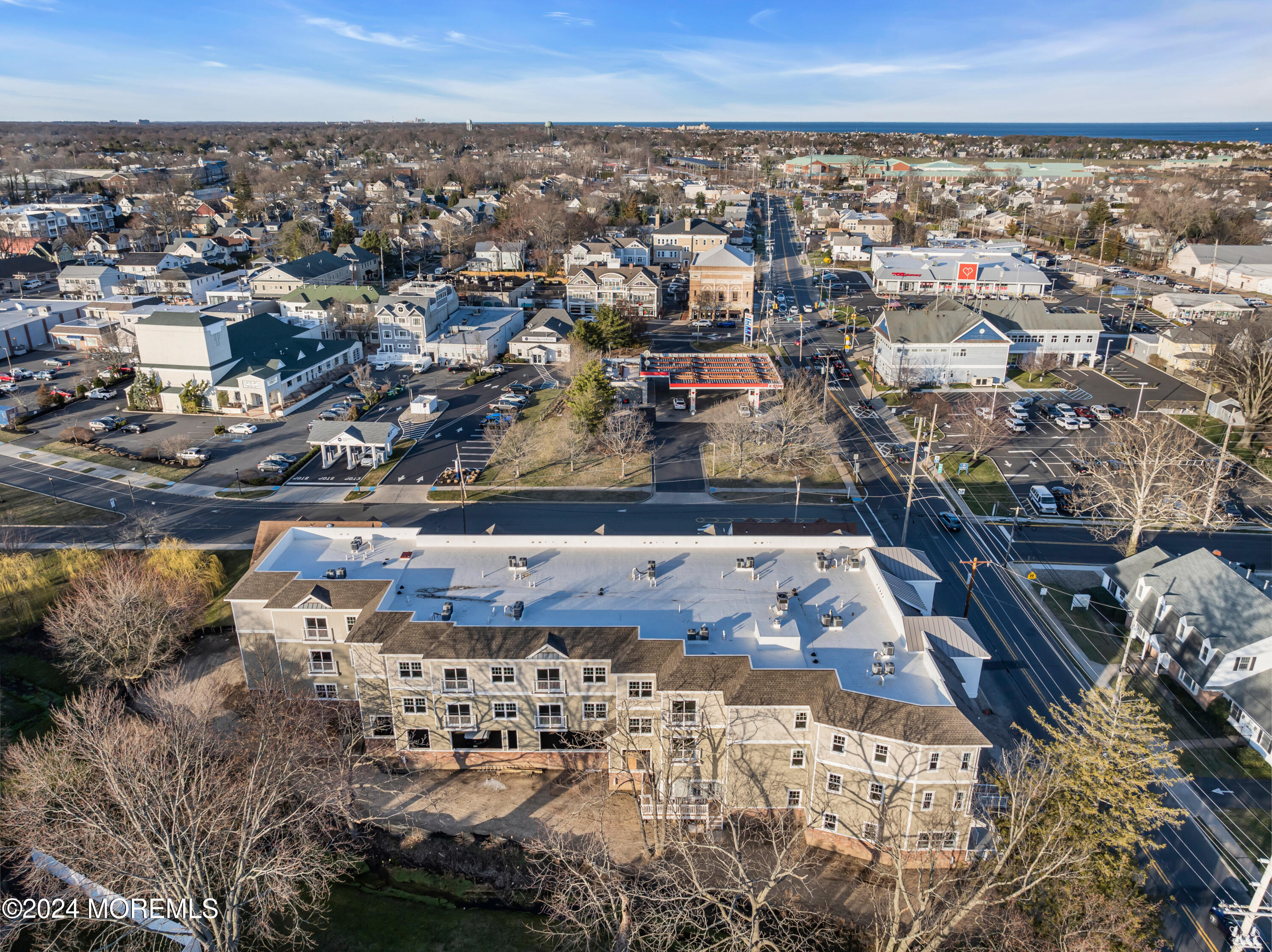 33 Union Avenue, 208