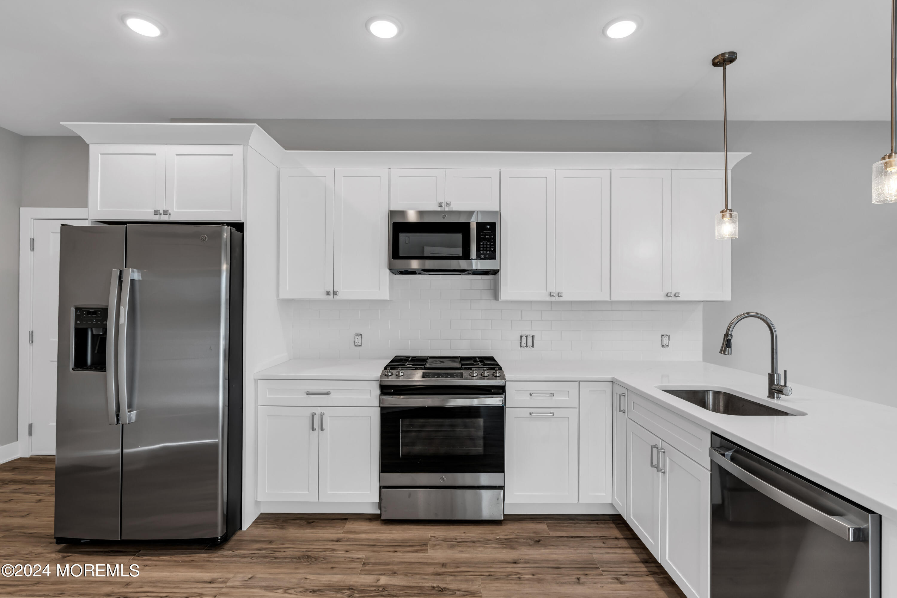 33 Union Avenue, 208