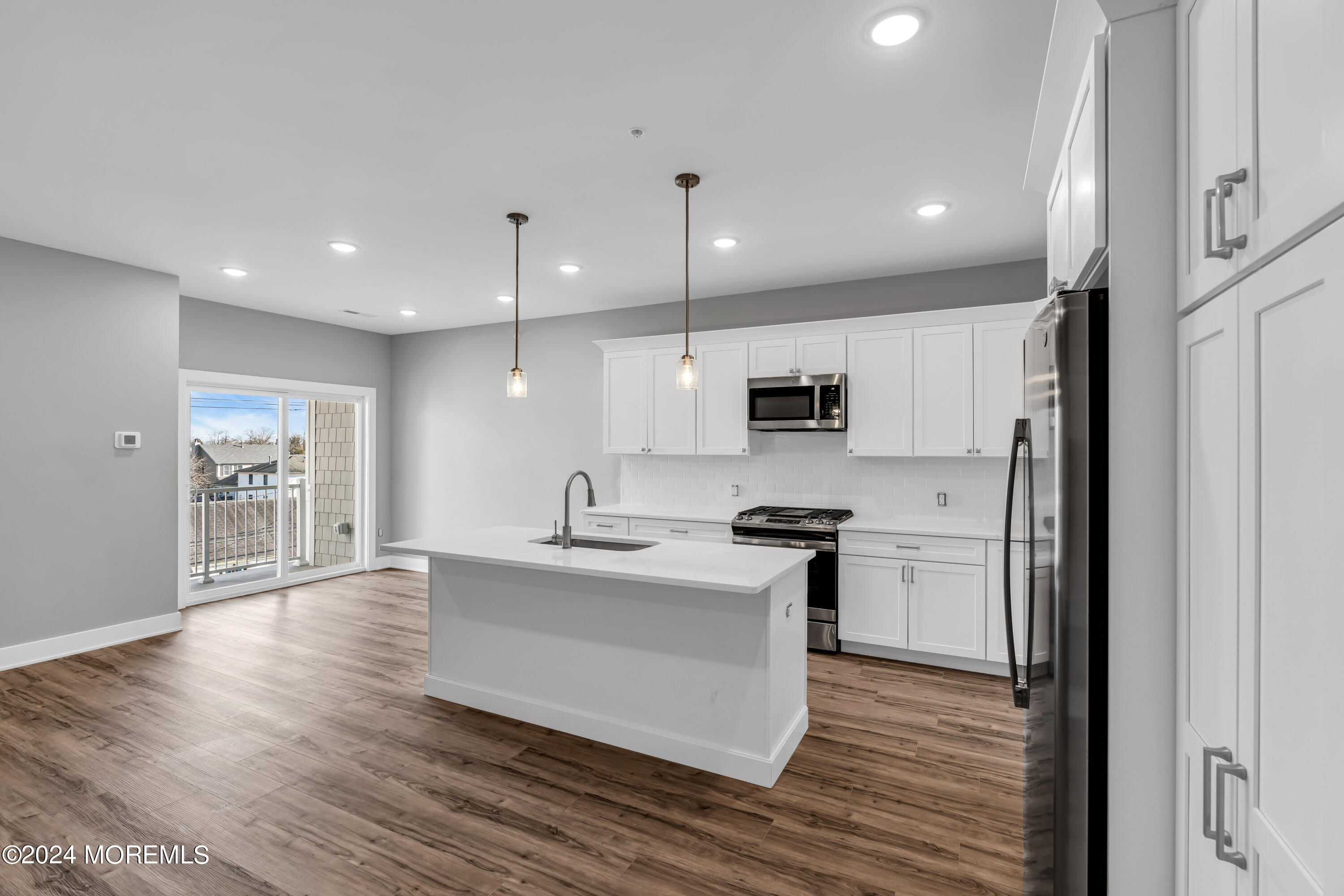 33 Union Avenue, 208