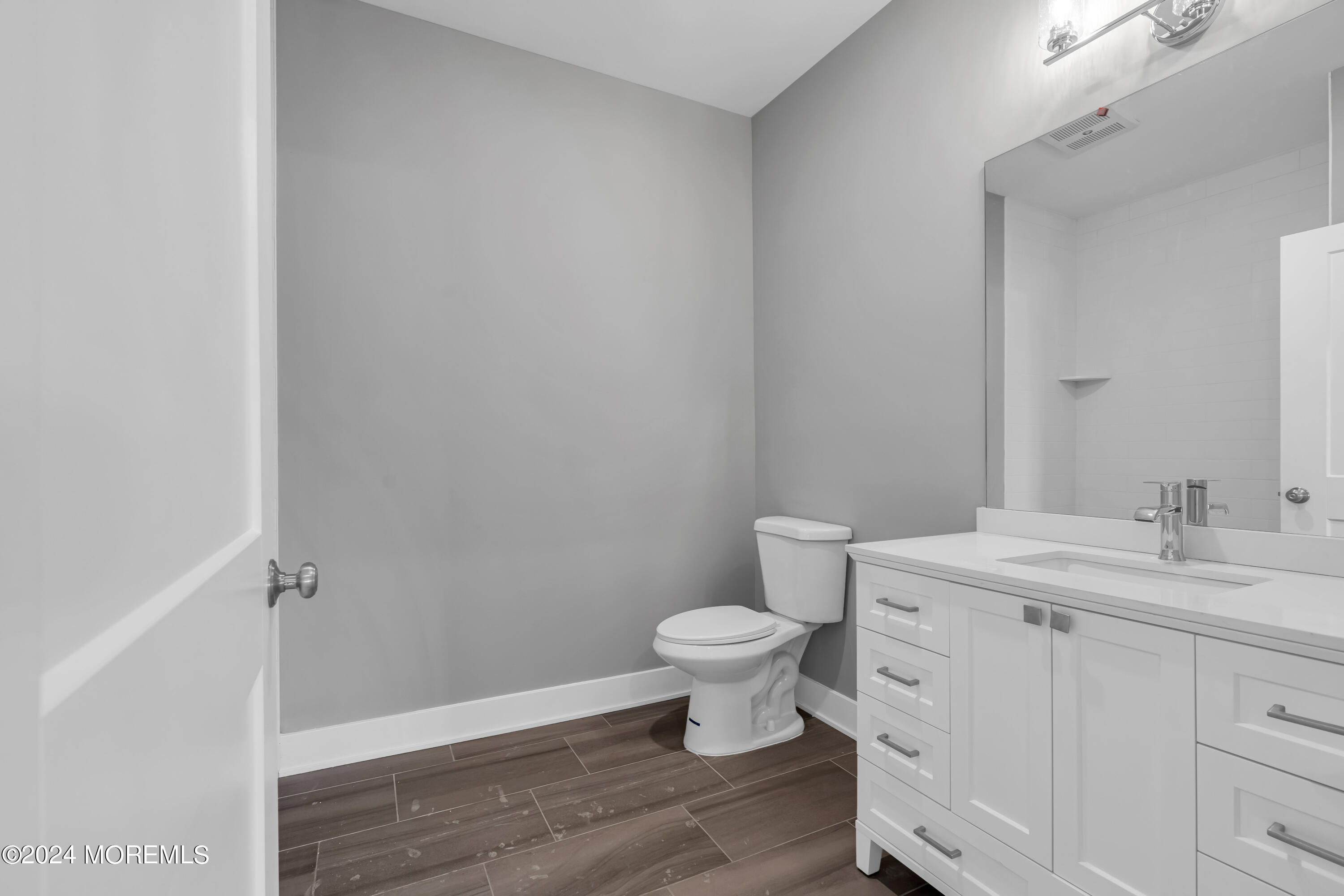 33 Union Avenue, 208