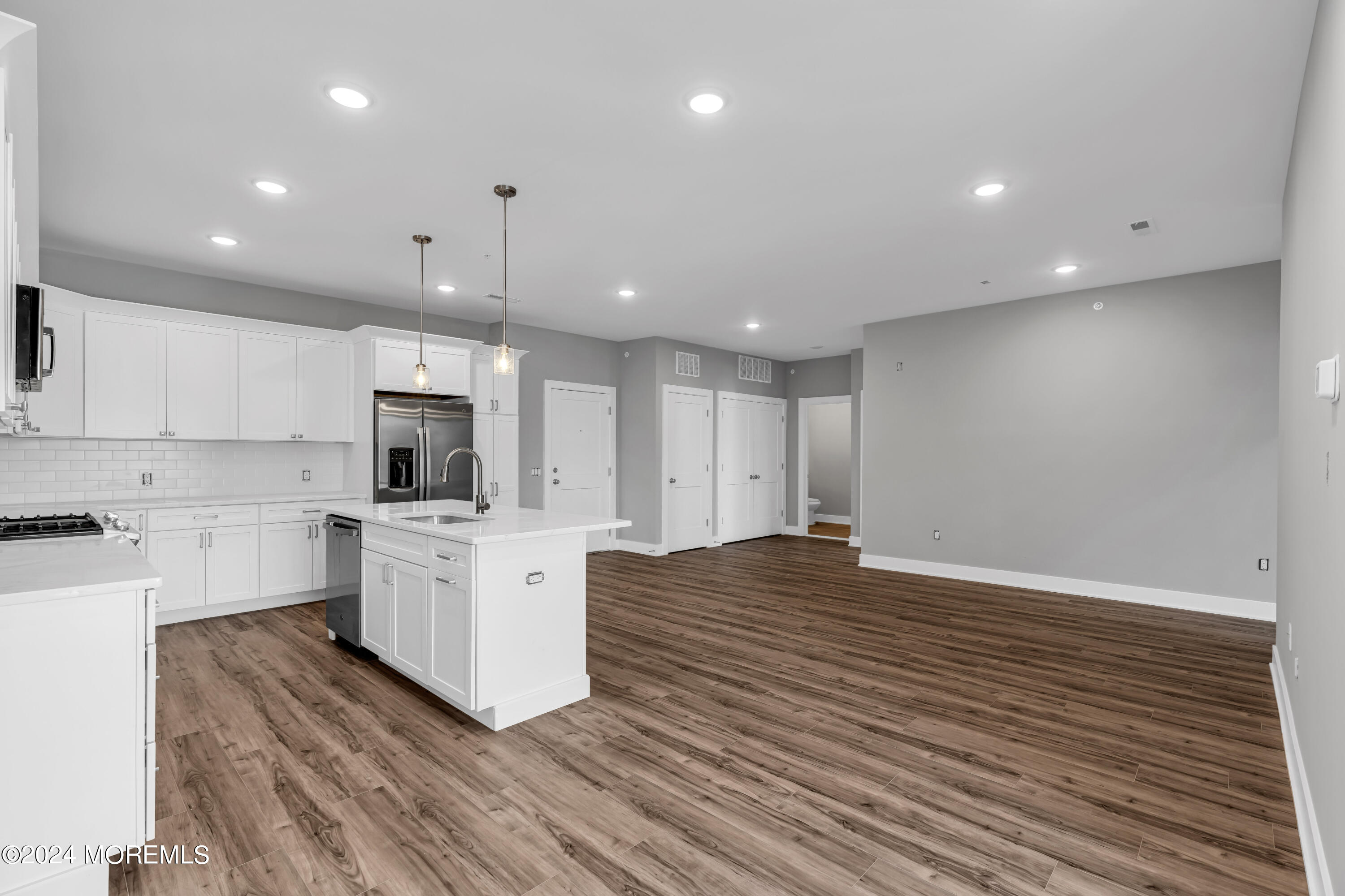 33 Union Avenue, 208