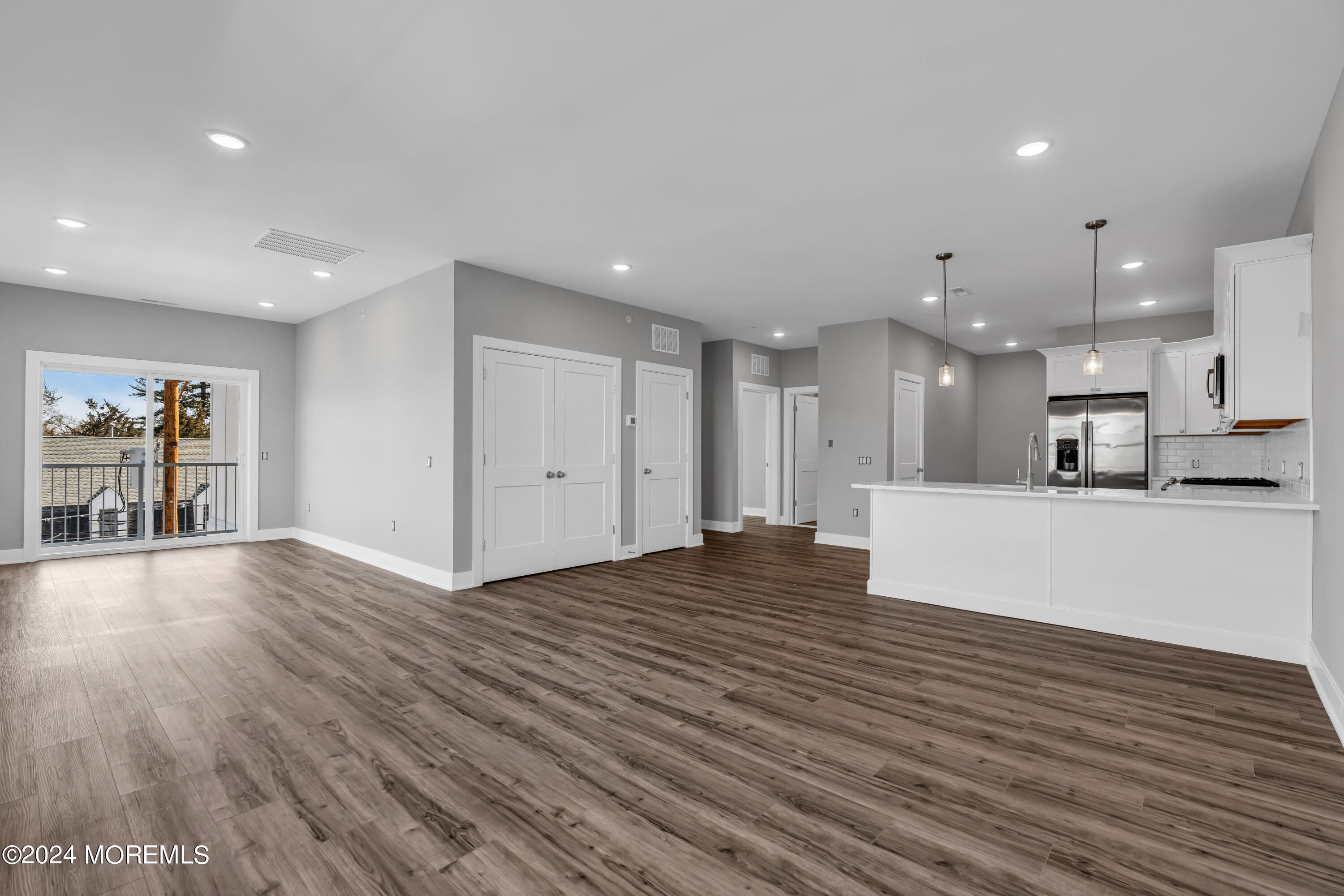 33 Union Avenue, 208