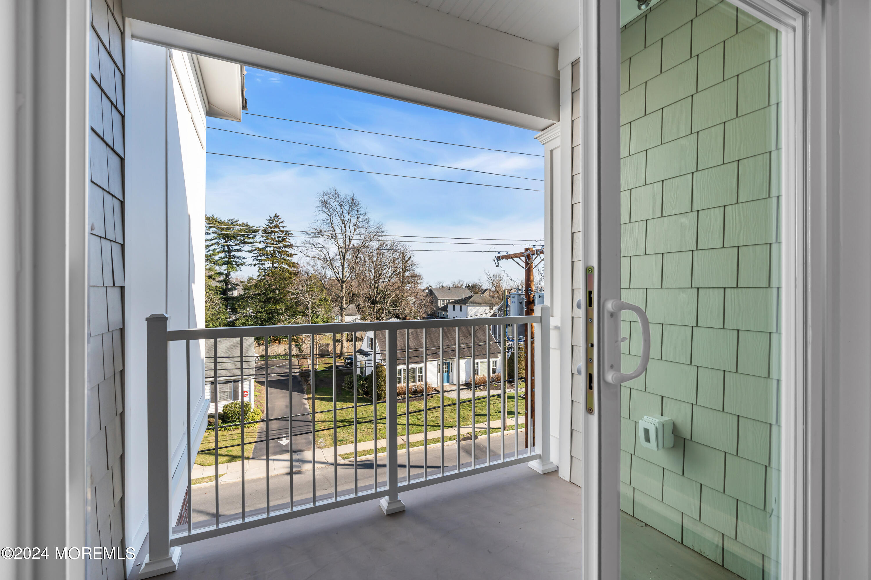 33 Union Avenue, 208