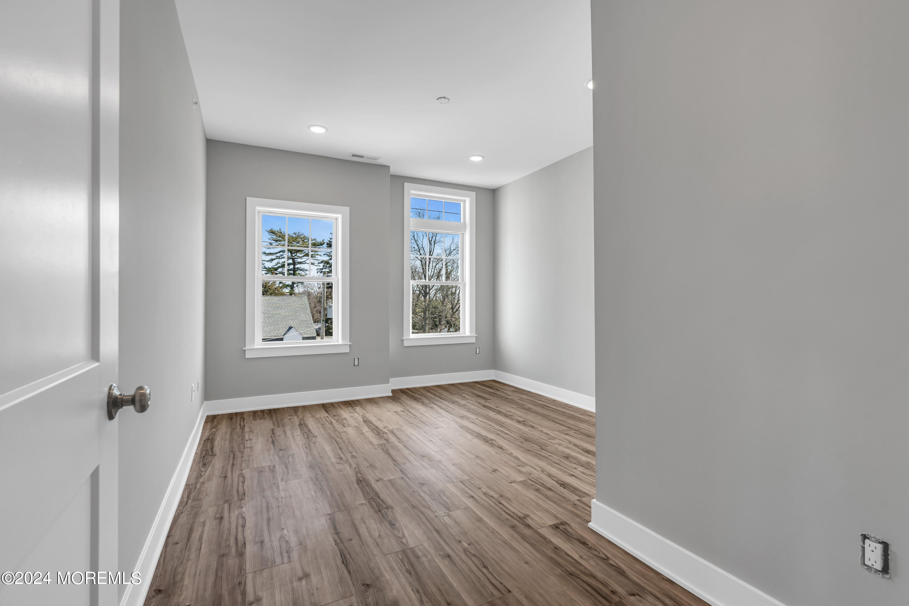 33 Union Avenue, 208