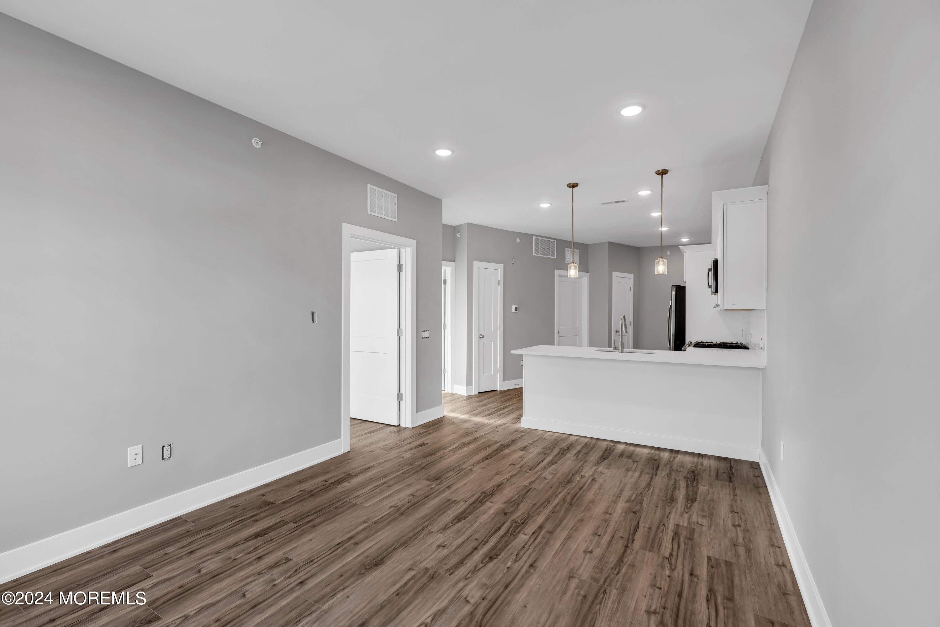 33 Union Avenue, 208