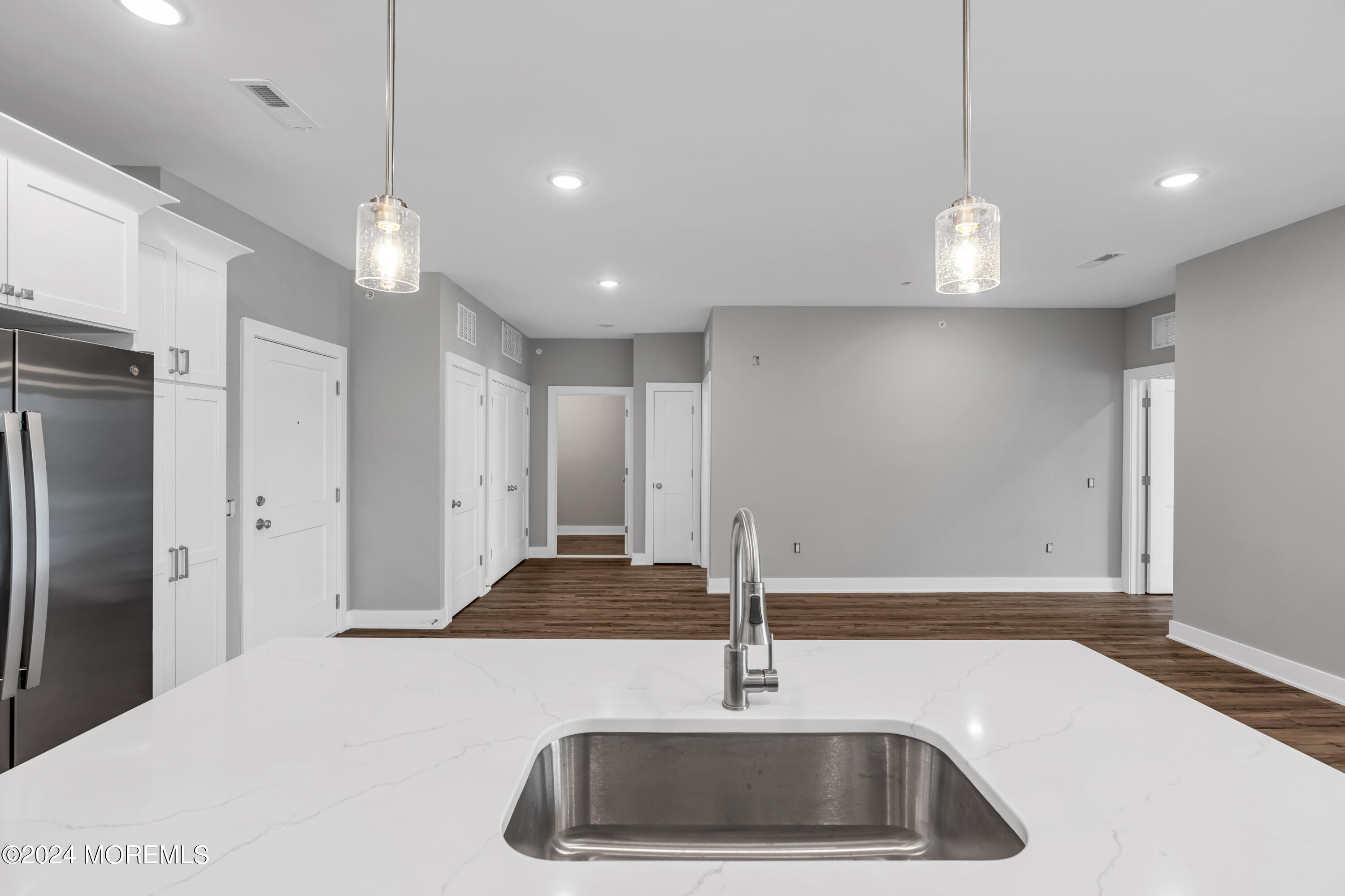 33 Union Avenue, 208