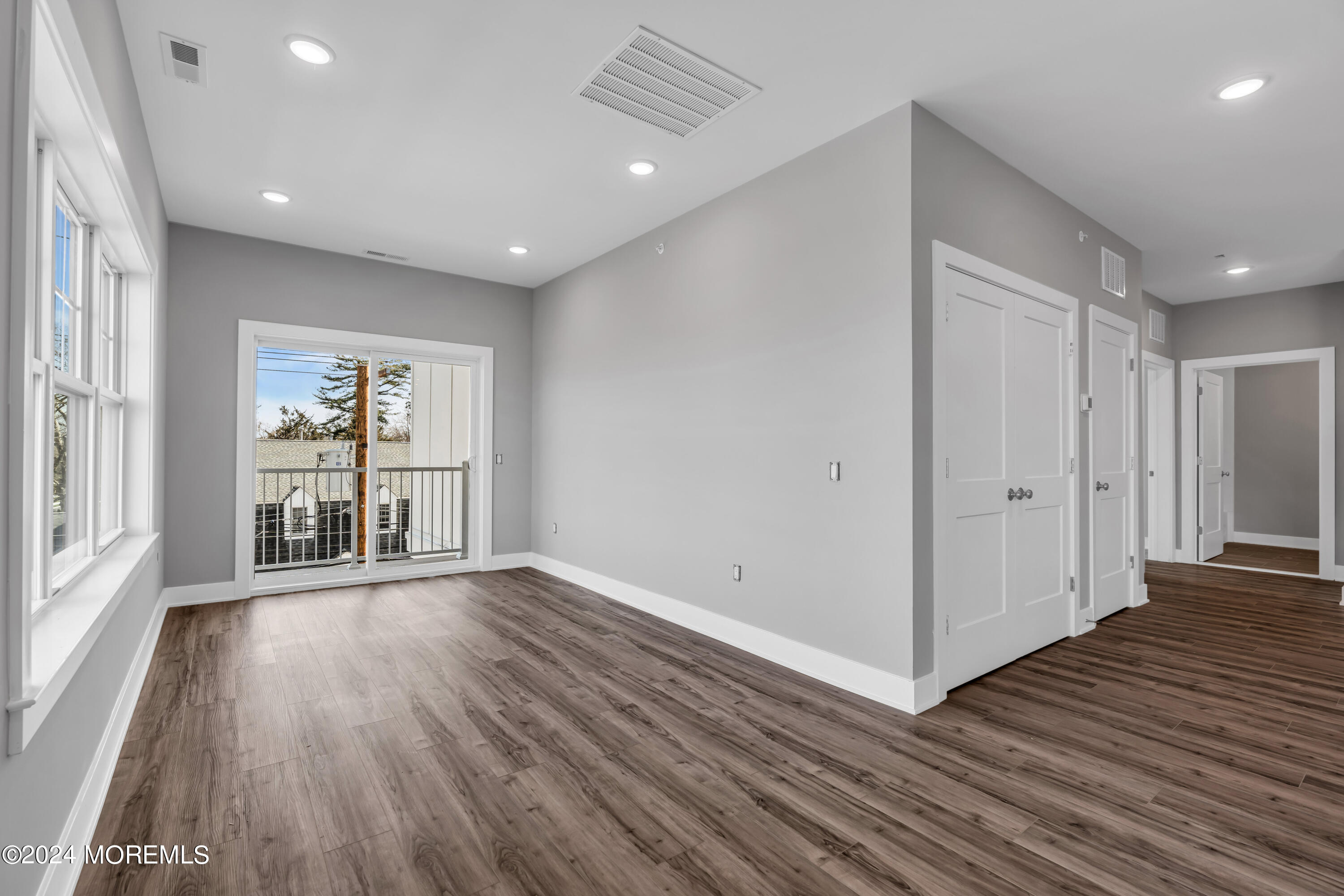 33 Union Avenue, 208