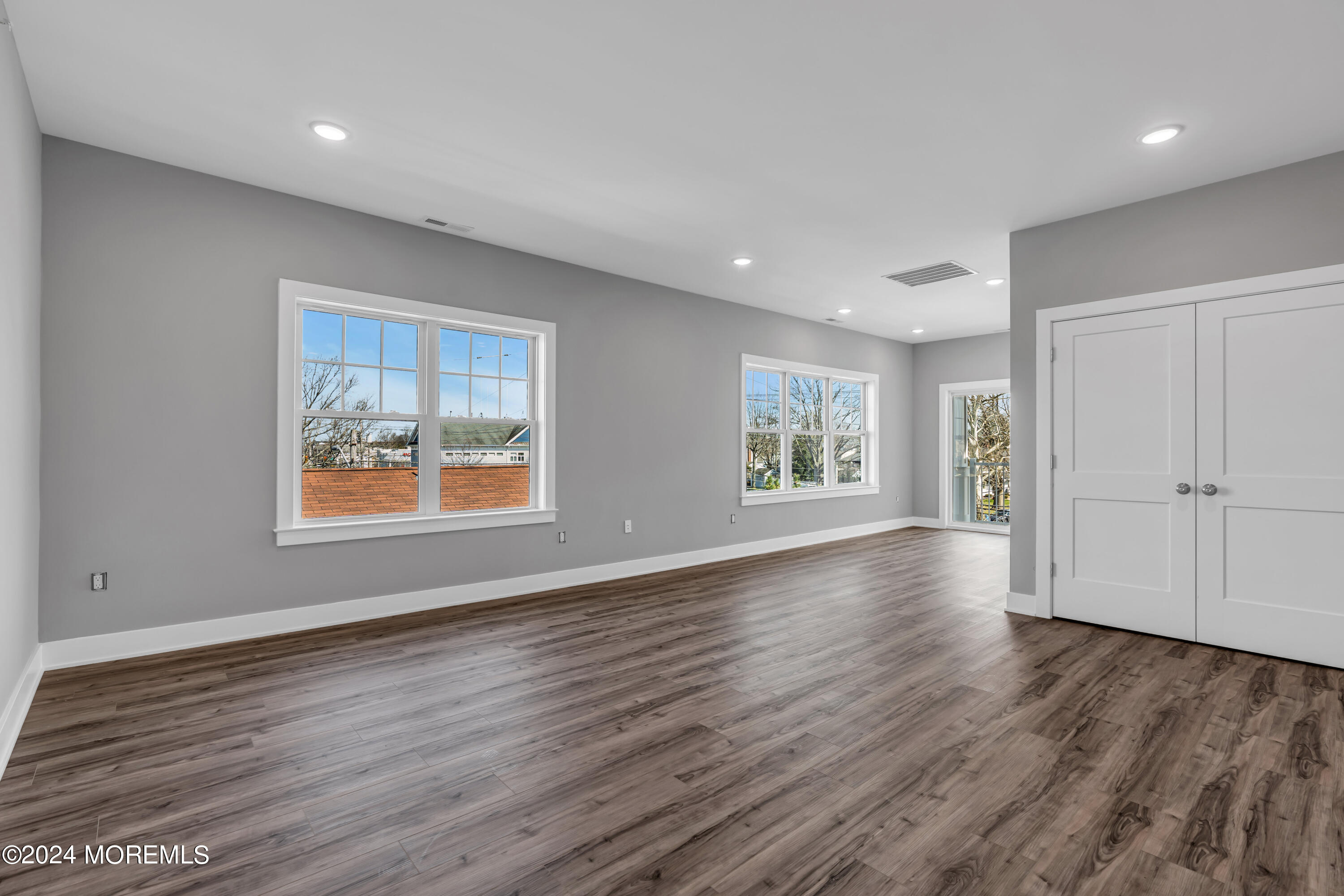 33 Union Avenue, 208