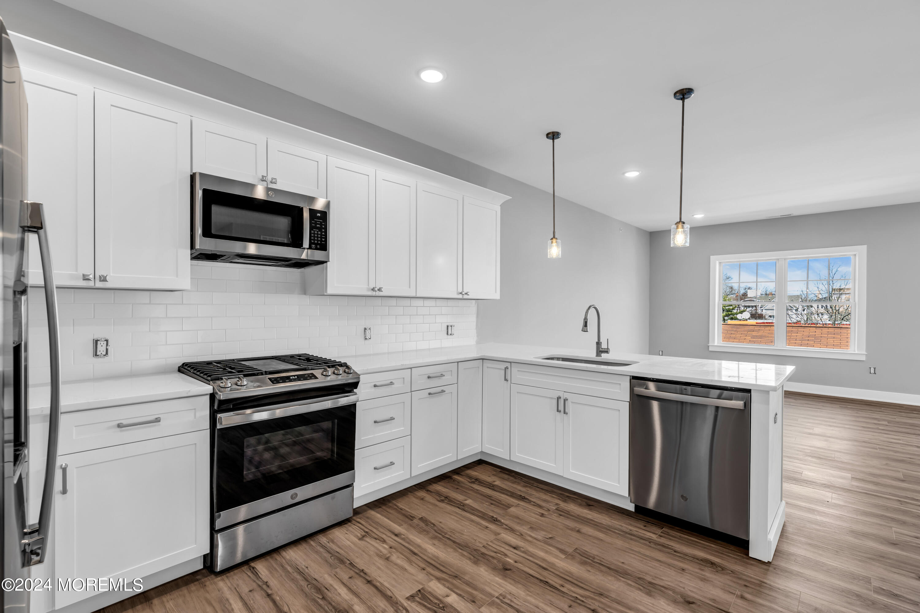 33 Union Avenue, 208