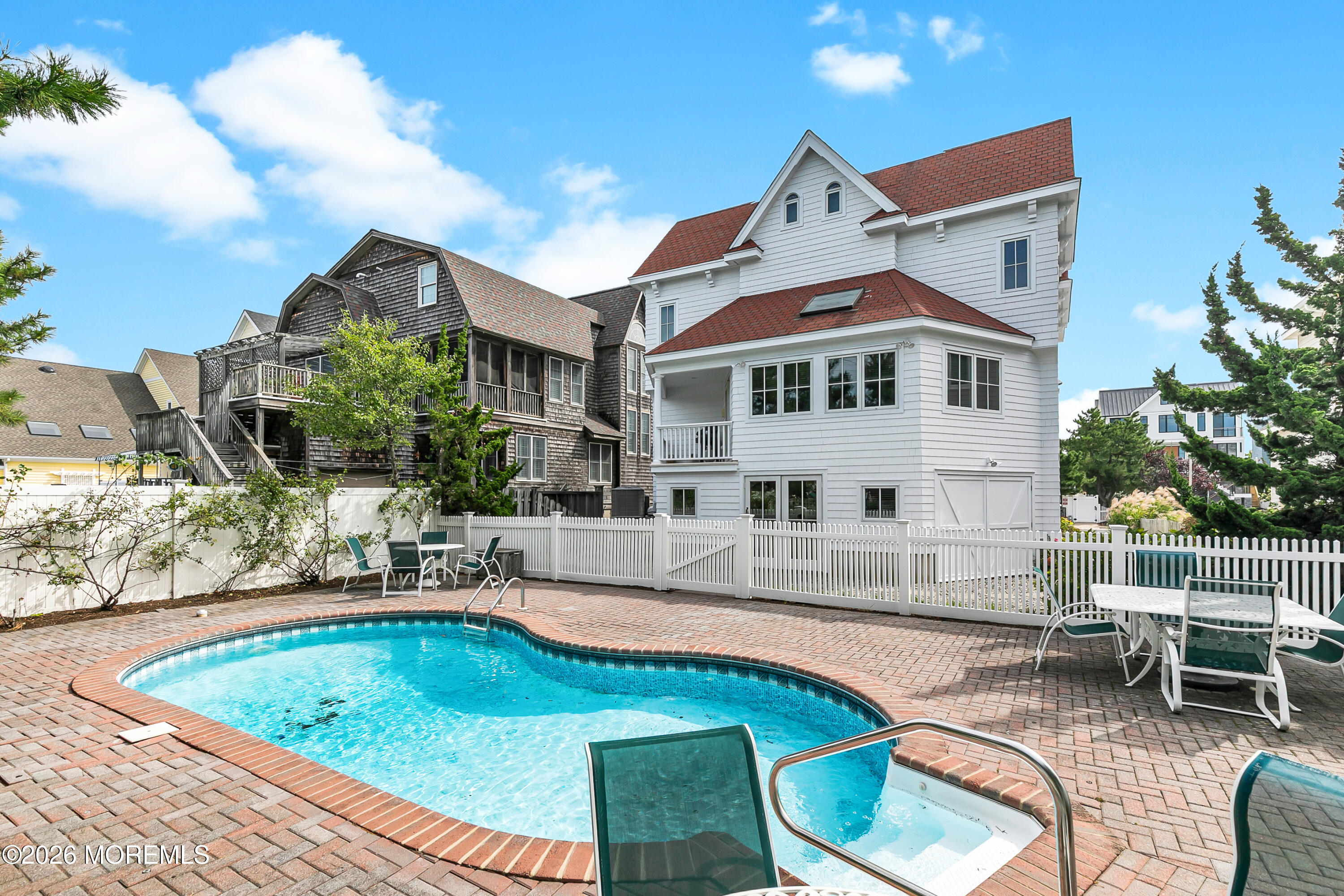 1709 Beacon Lane
