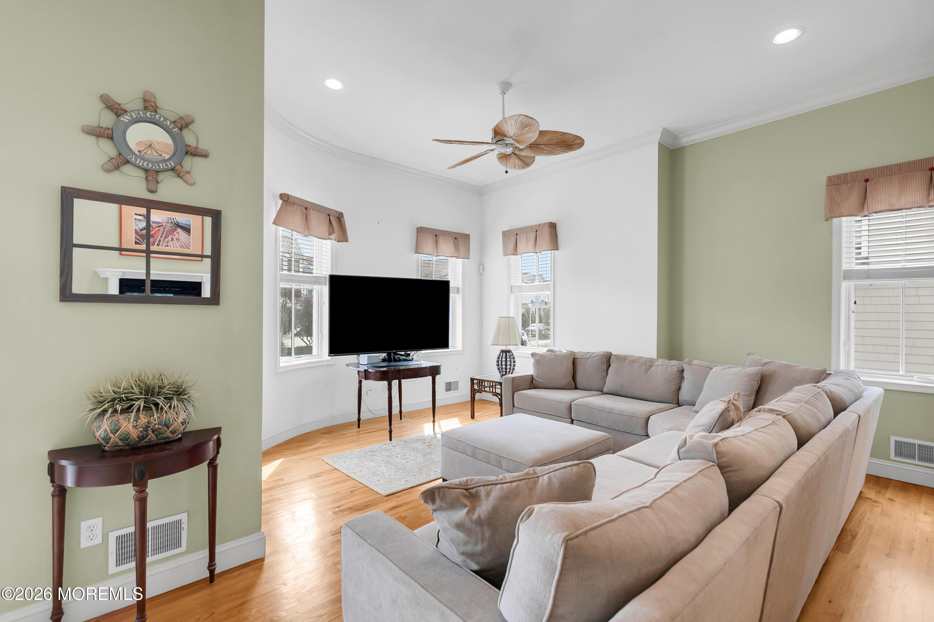 1709 Beacon Lane