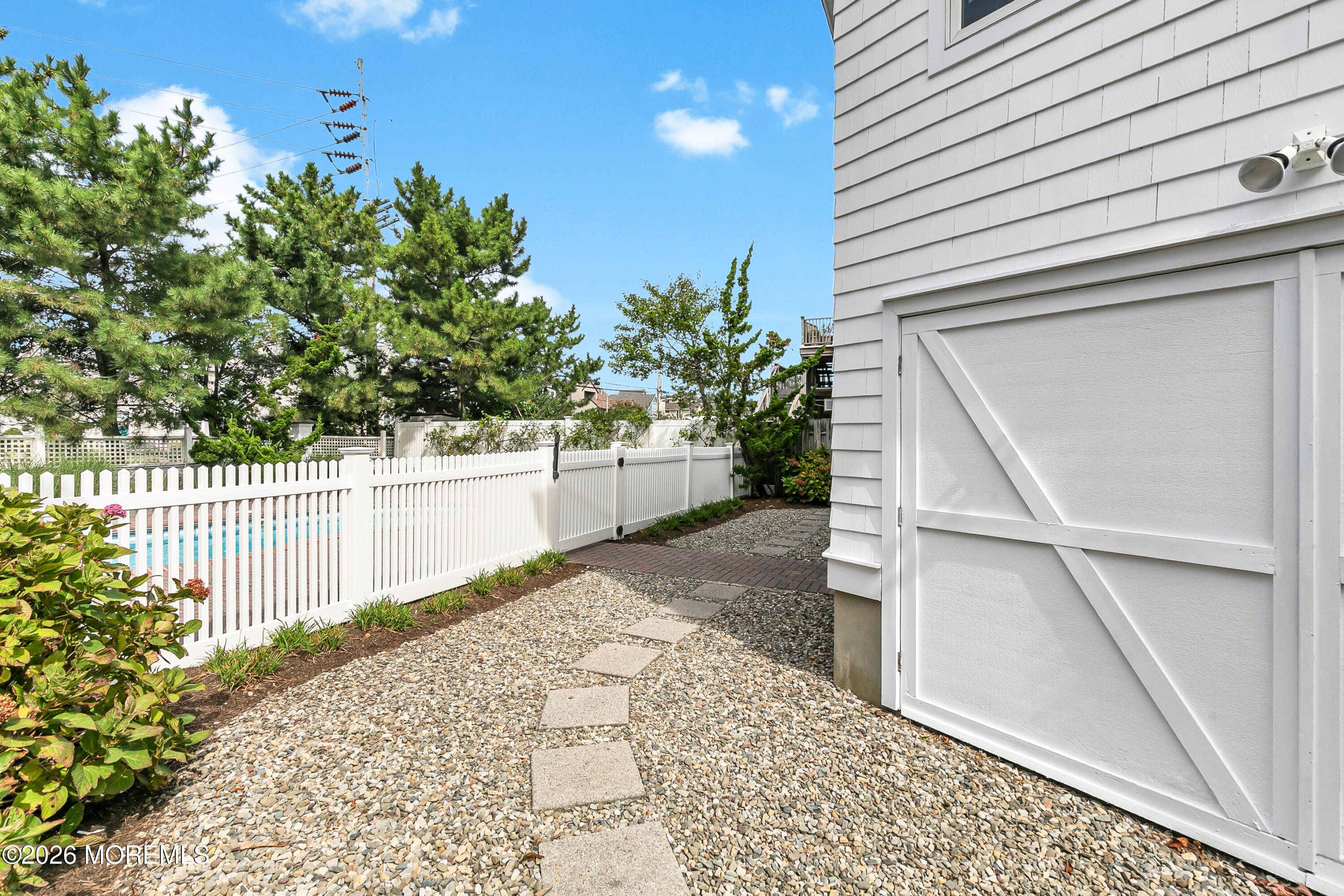 1709 Beacon Lane
