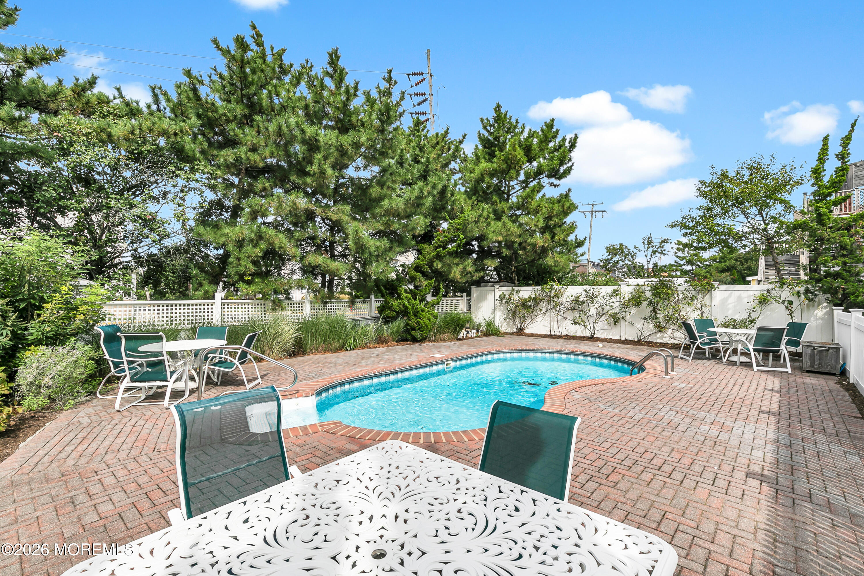 1709 Beacon Lane