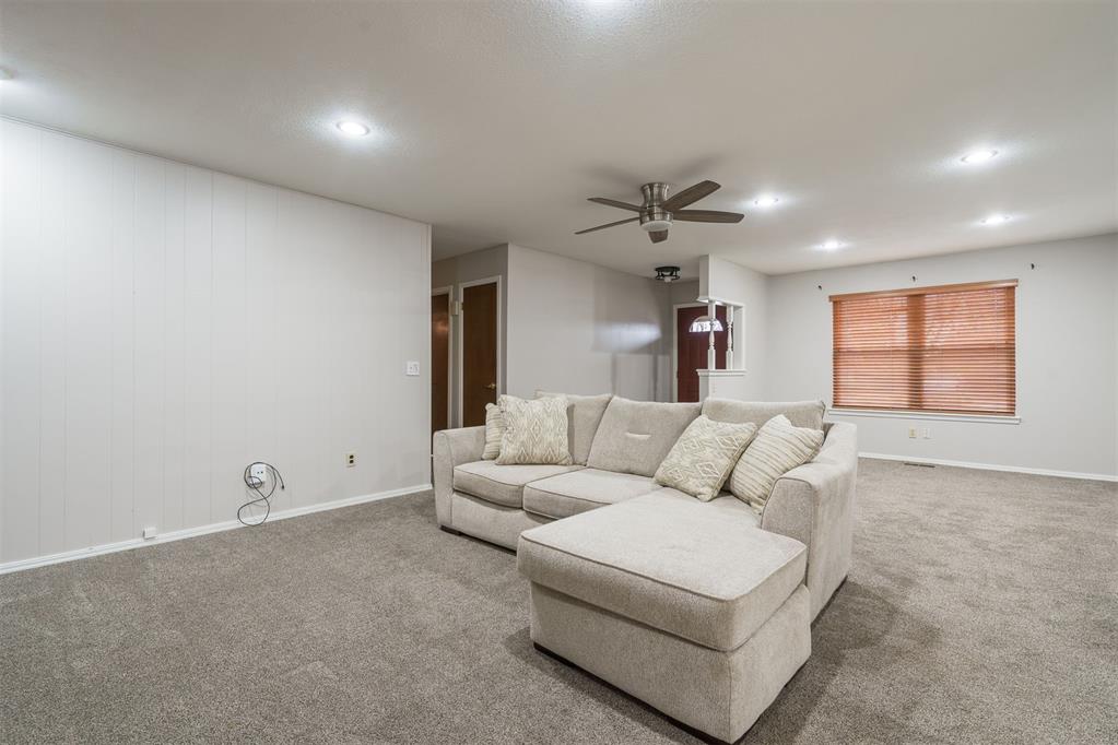 1028 Hunters Glen Circle
