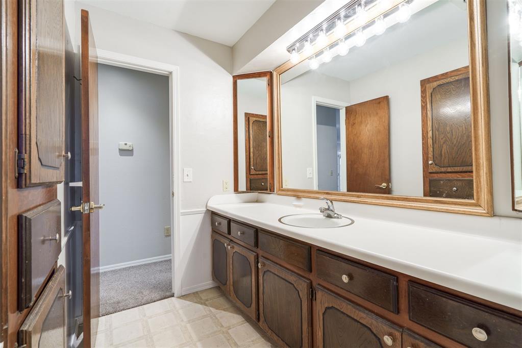 1028 Hunters Glen Circle