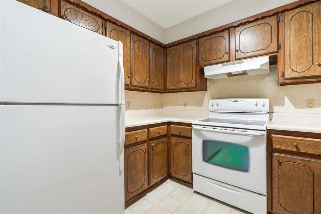 1028 Hunters Glen Circle