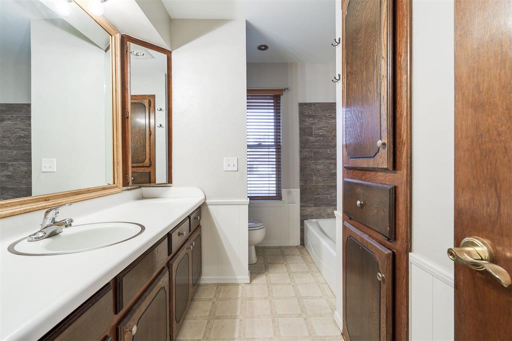 1028 Hunters Glen Circle