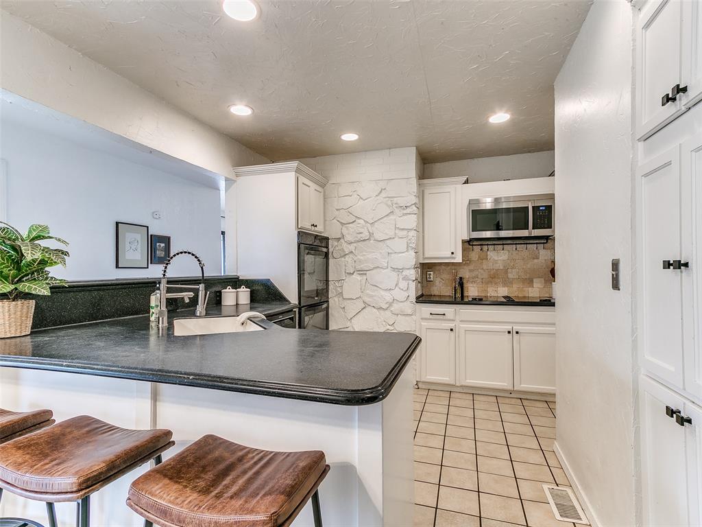 905 Sandhurst Drive