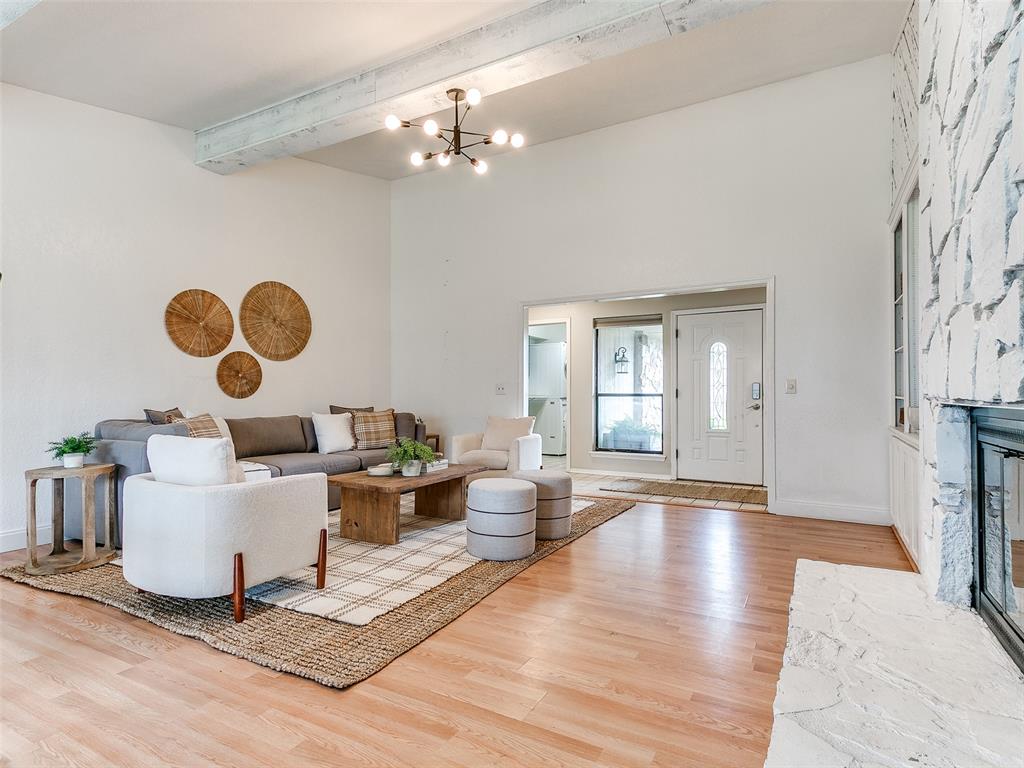 905 Sandhurst Drive