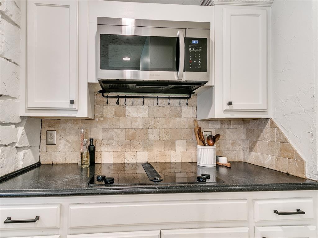 905 Sandhurst Drive