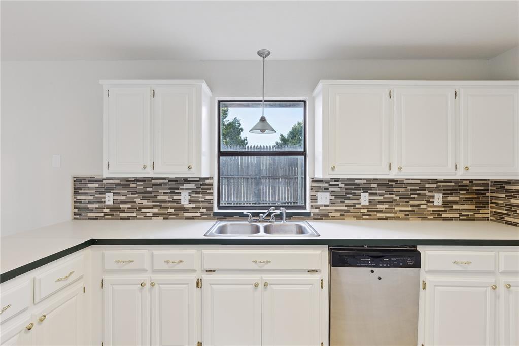 1412 Victoria Place