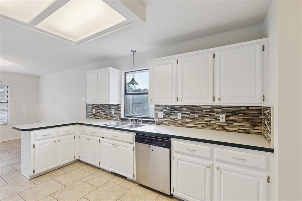 1412 Victoria Place