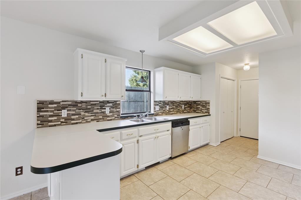 1412 Victoria Place