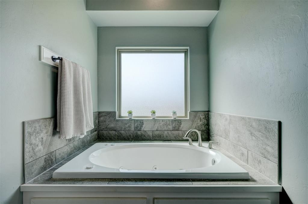 15300 Deer Valley Trail