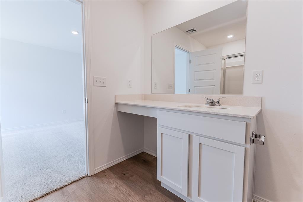 6200 Western Redbud Trail