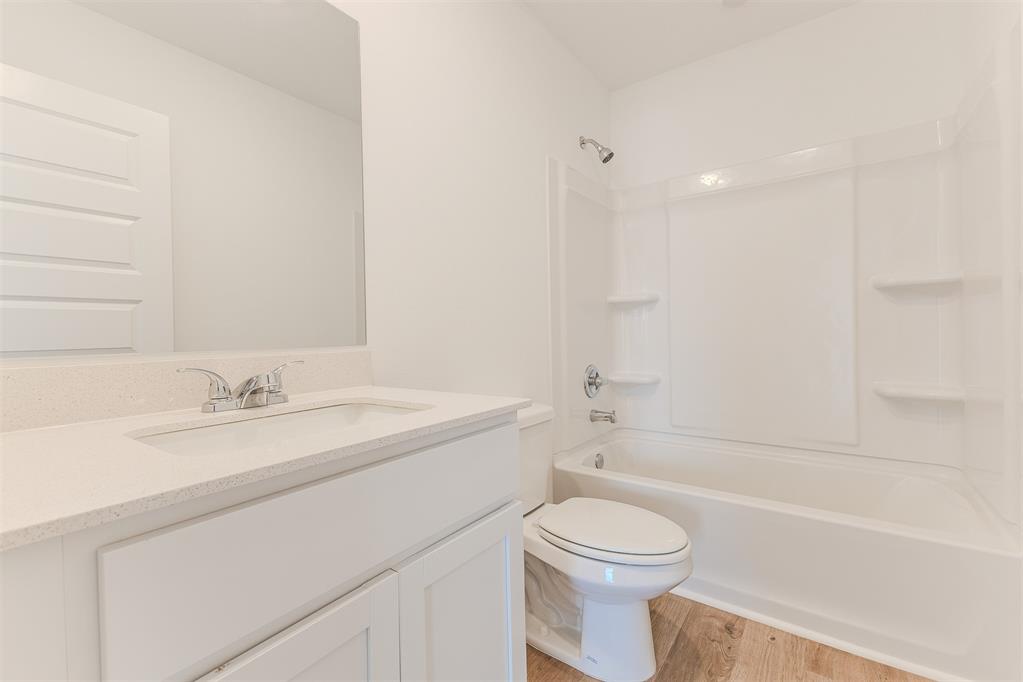 6200 Western Redbud Trail