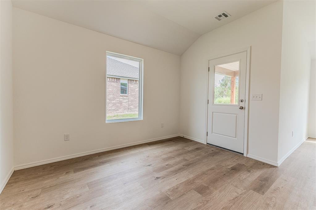 6200 Western Redbud Trail