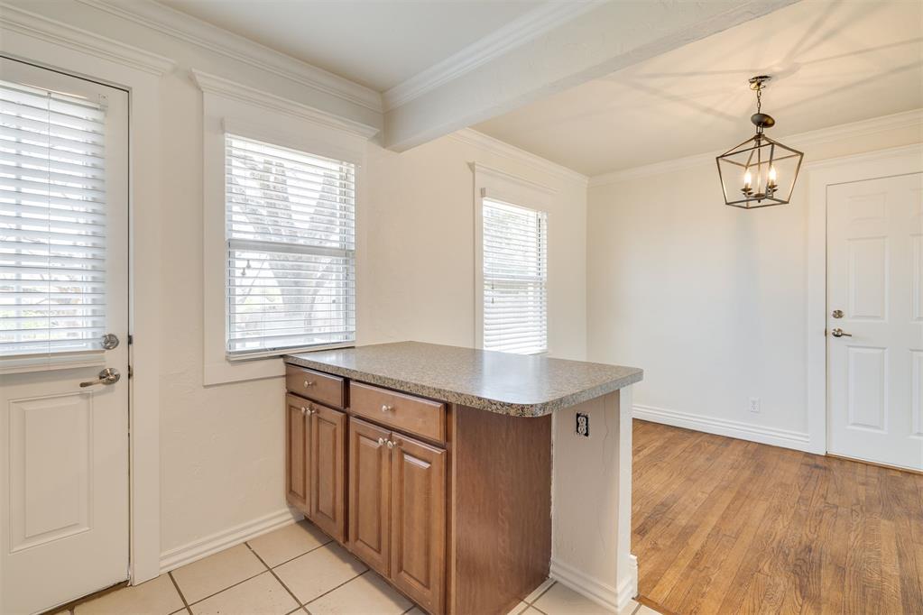 2804 Lancaster Lane