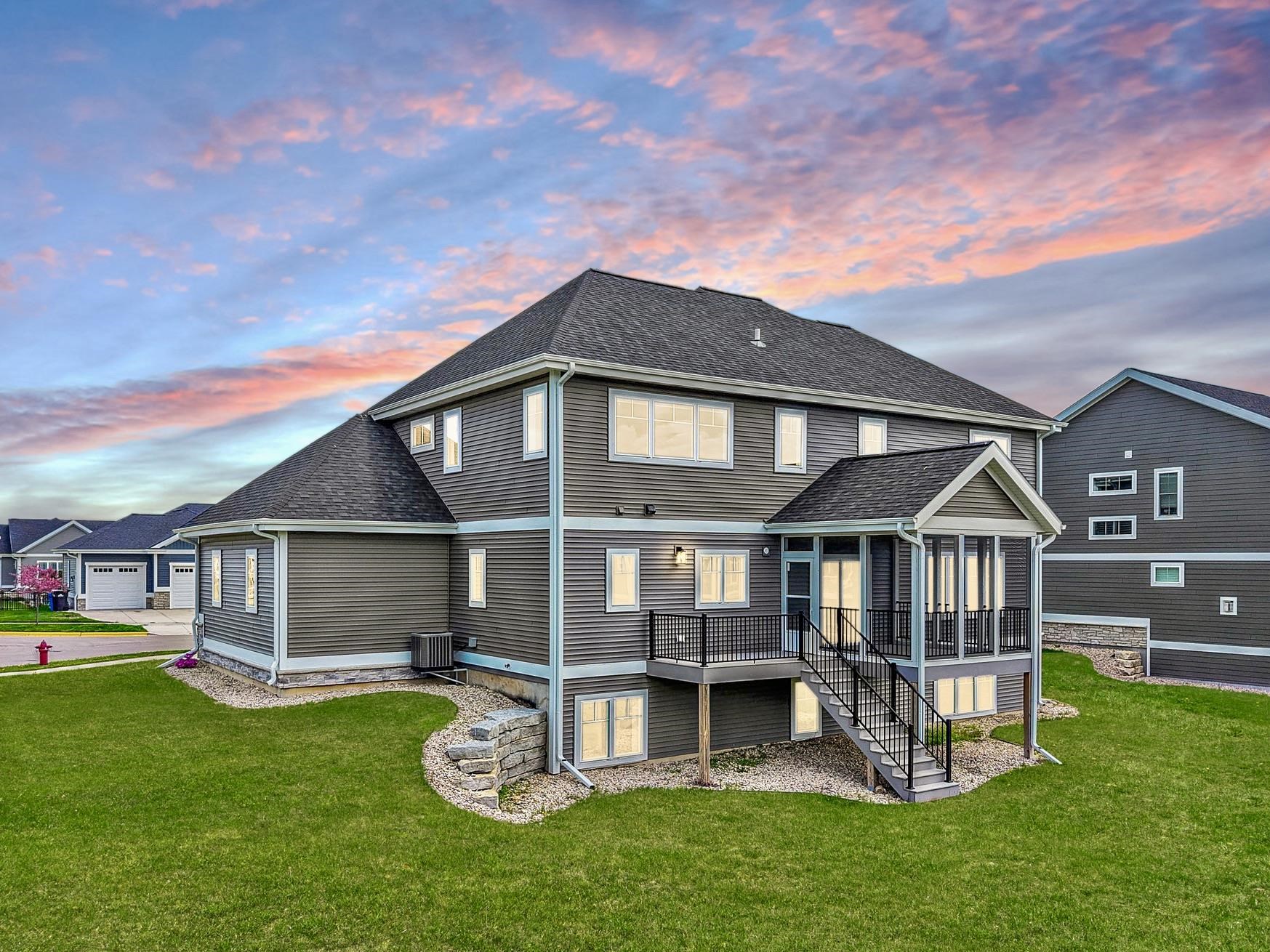 815 Steven View