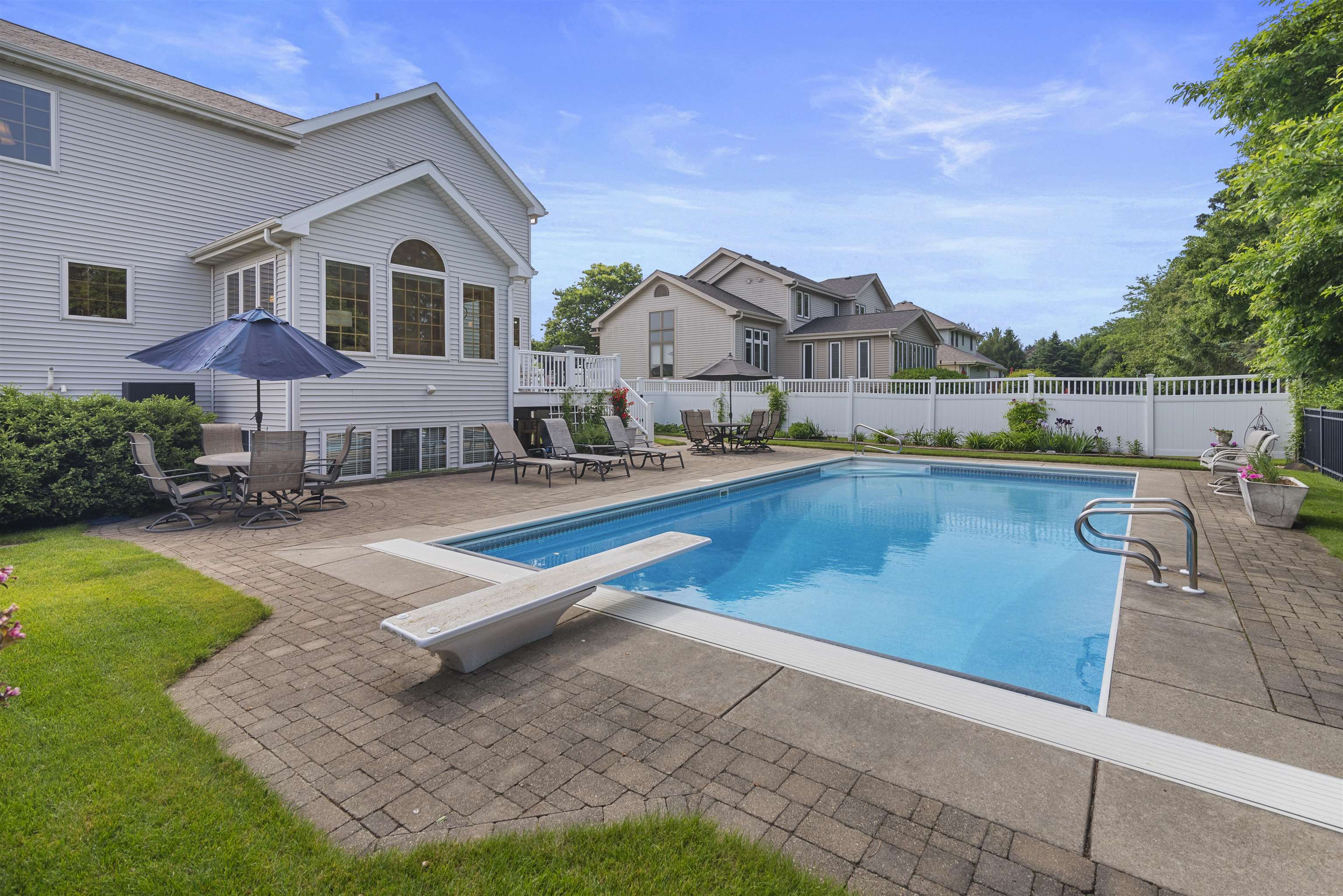 859 Fox Run Court