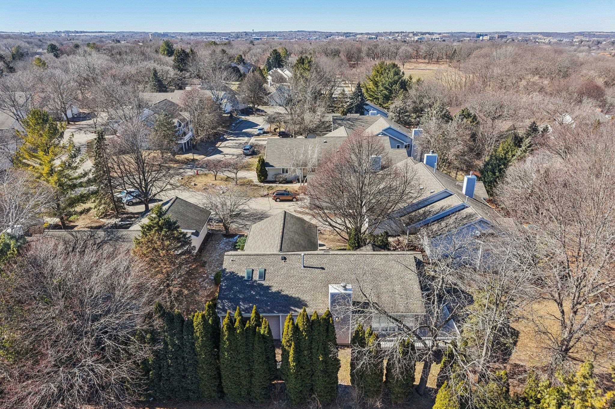 121 N Oak Grove Drive Unit: 17