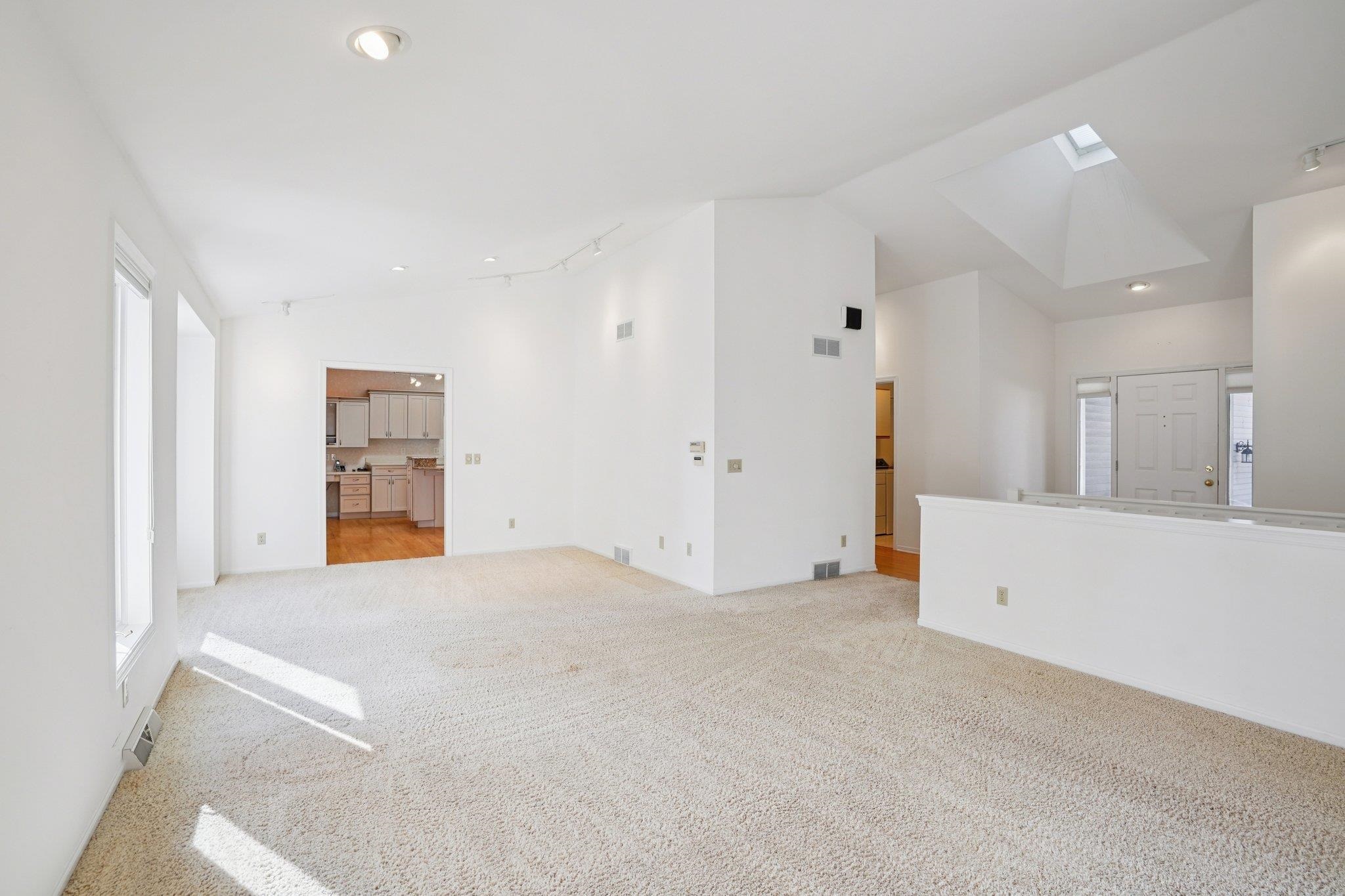 121 N Oak Grove Drive Unit: 17