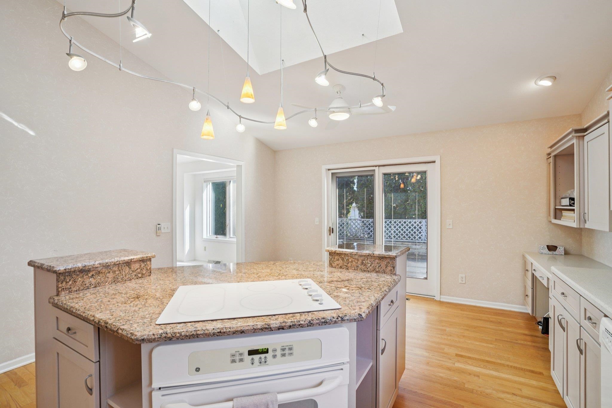 121 N Oak Grove Drive Unit: 17