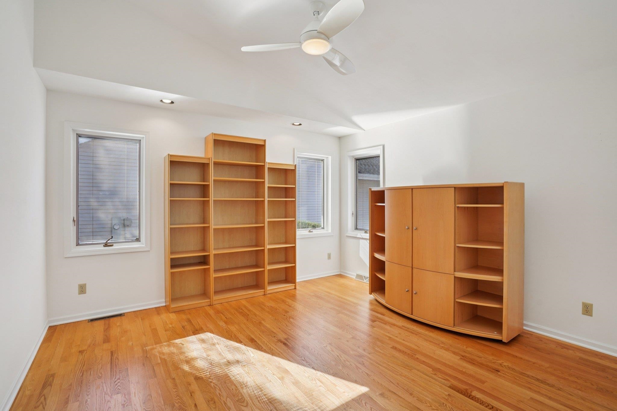 121 N Oak Grove Drive Unit: 17
