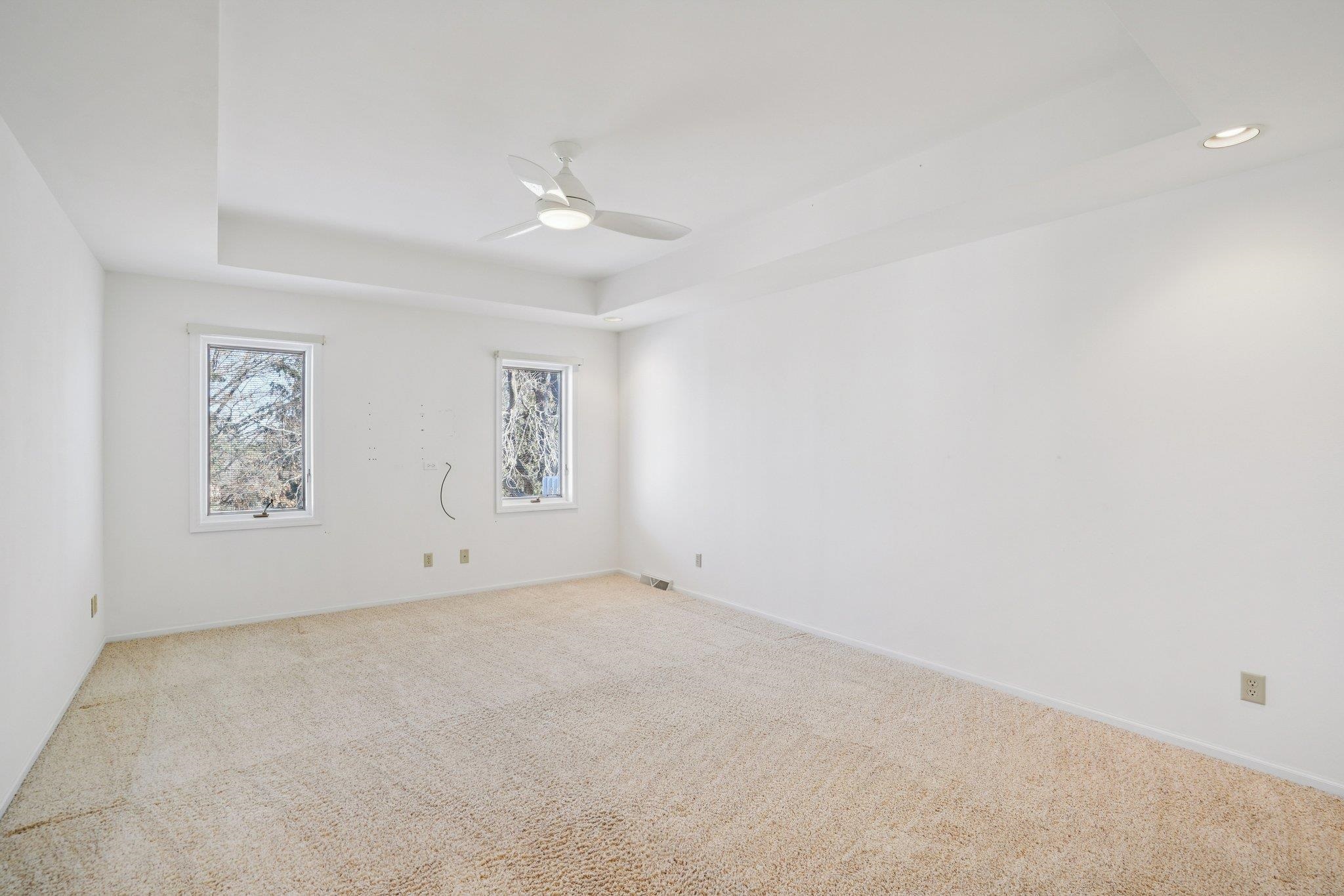121 N Oak Grove Drive Unit: 17