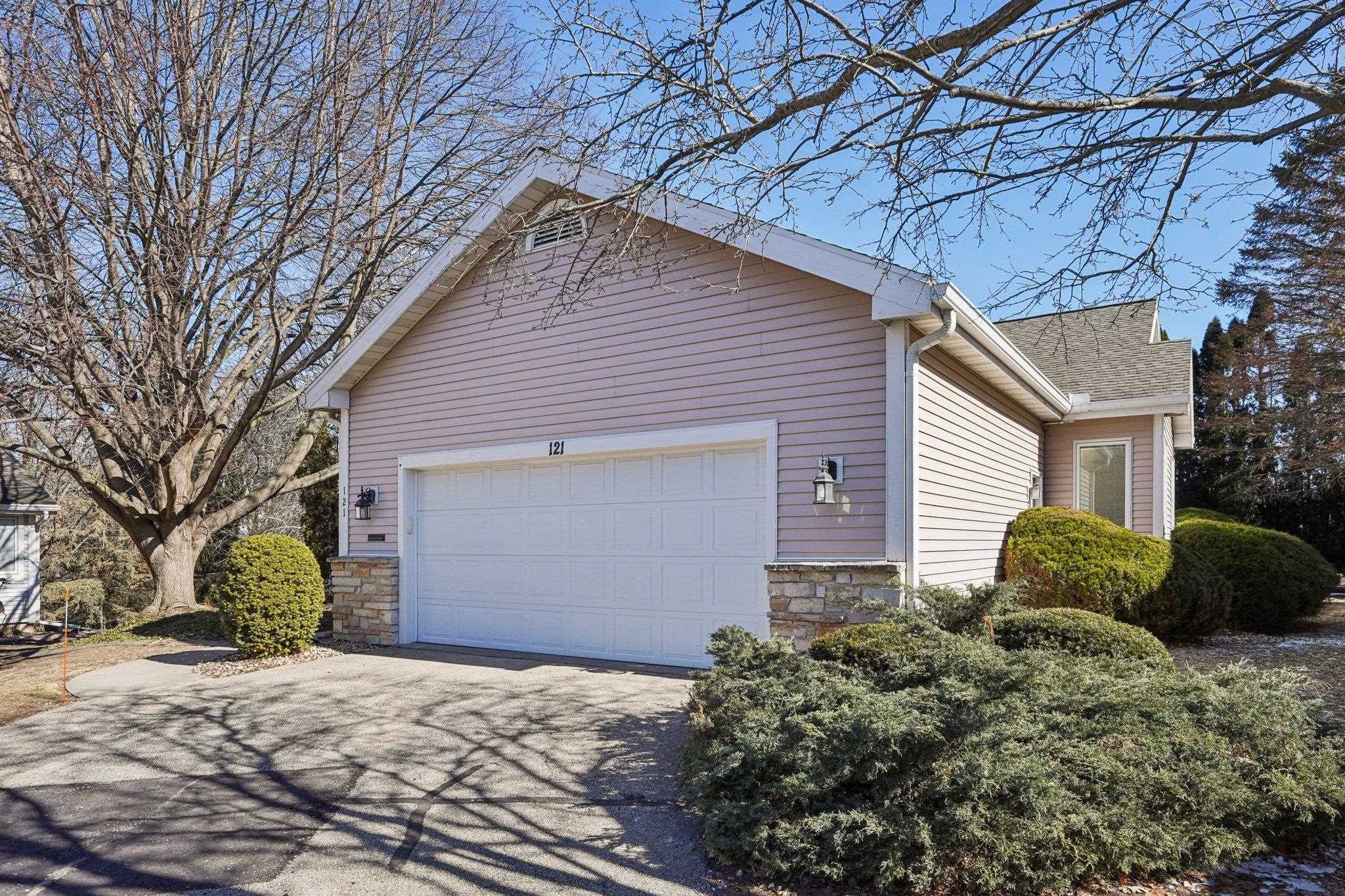 121 N Oak Grove Drive Unit: 17