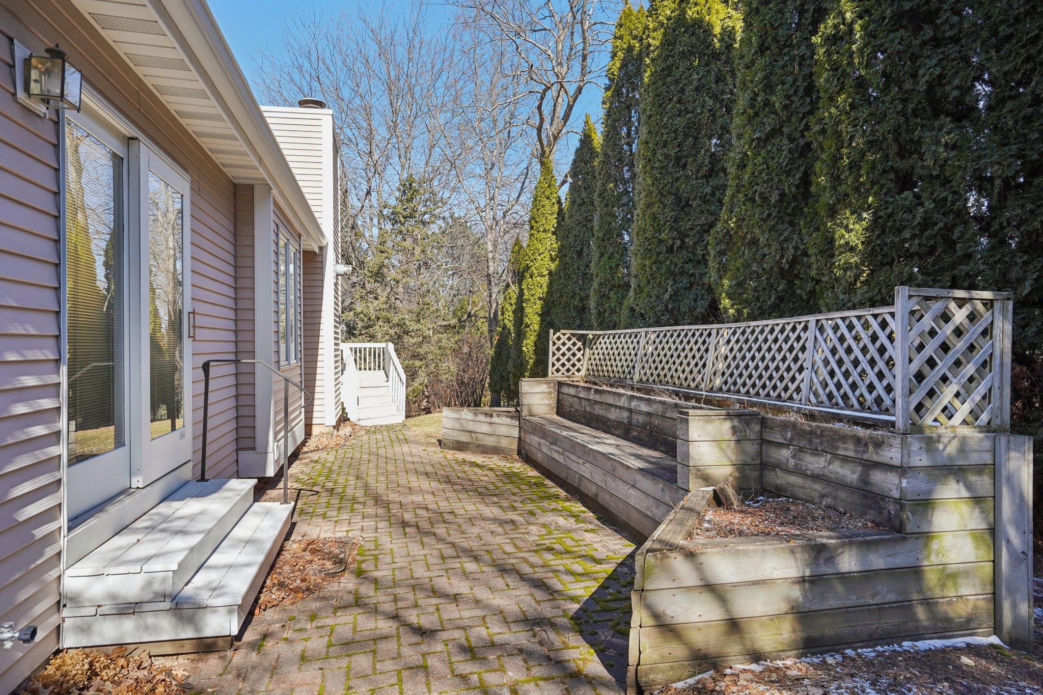 121 N Oak Grove Drive Unit: 17