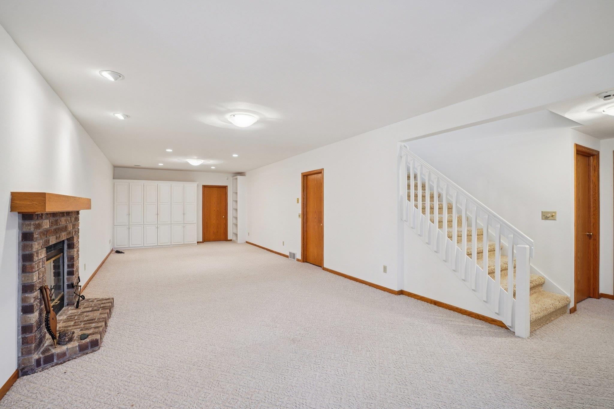 121 N Oak Grove Drive Unit: 17