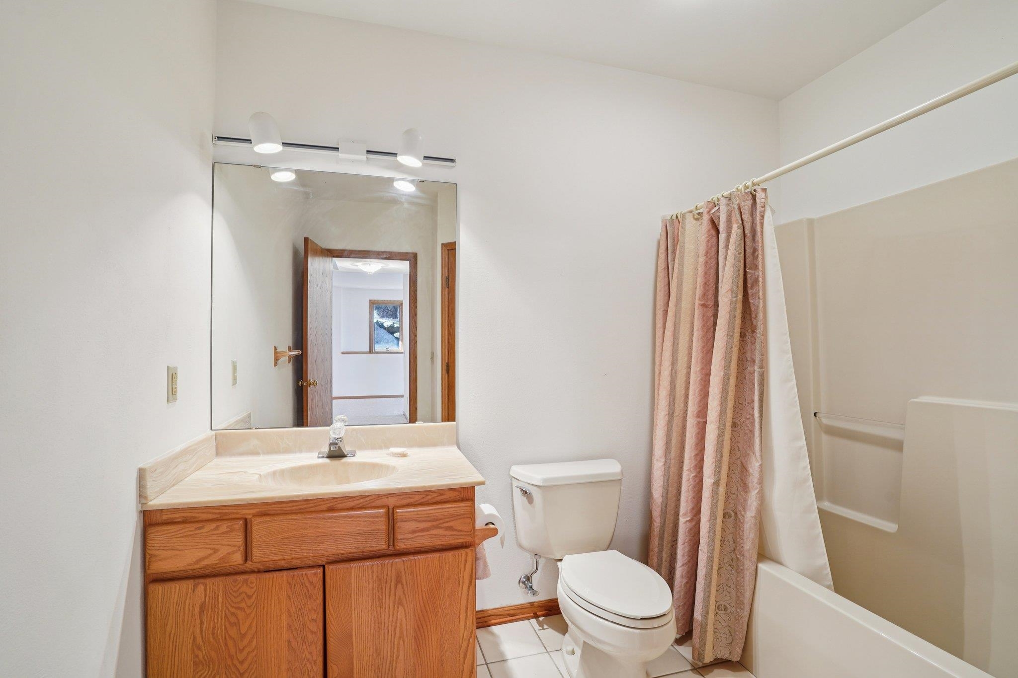 121 N Oak Grove Drive Unit: 17