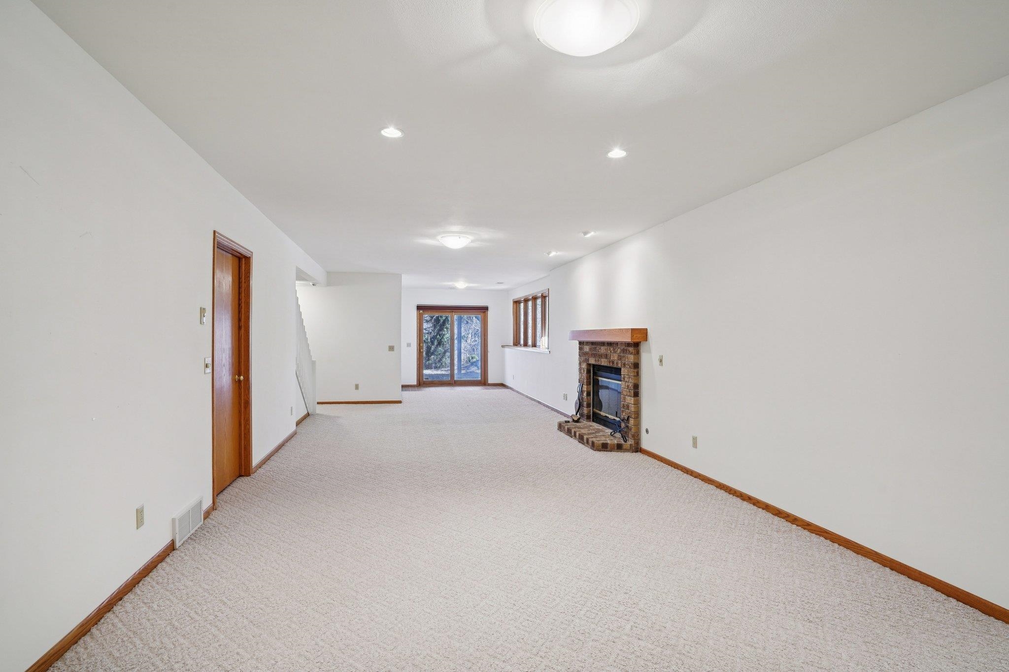 121 N Oak Grove Drive Unit: 17