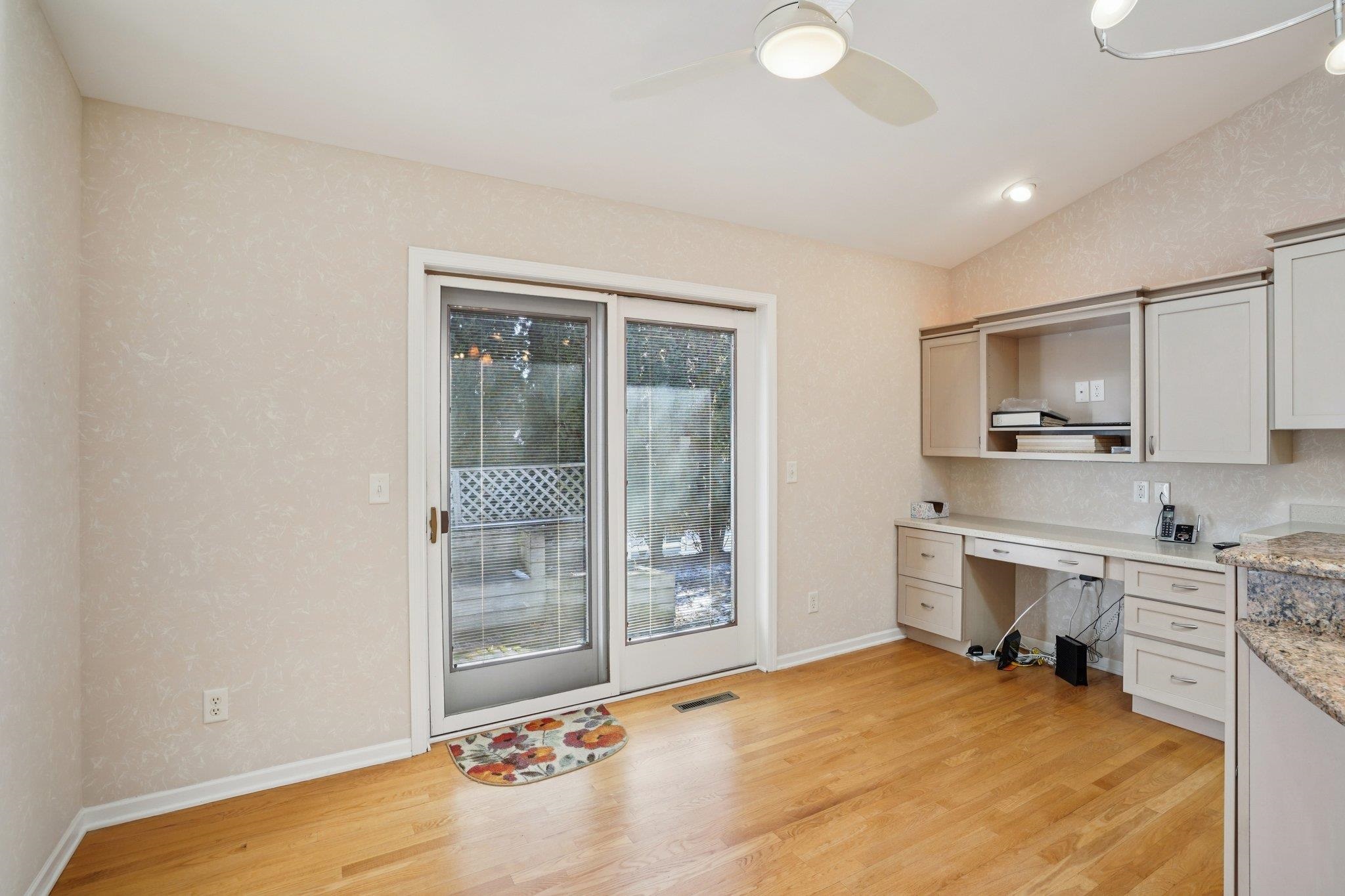 121 N Oak Grove Drive Unit: 17